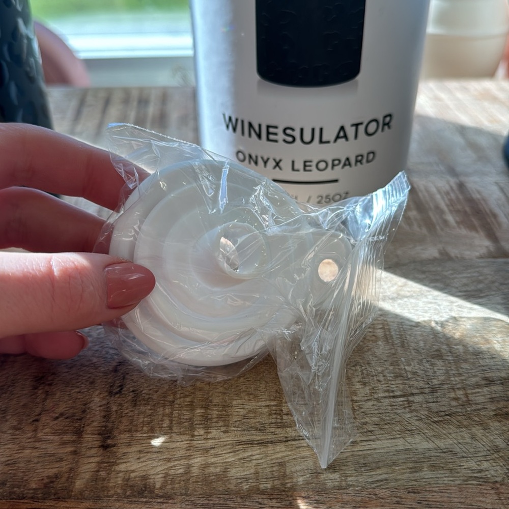 Brumate Onyx Leopard WInesulator - Picture 5 of 8